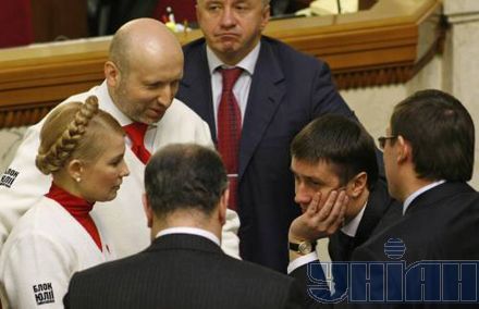 Депутати цілувалися, реготали, плювалися (фоторепортаж)