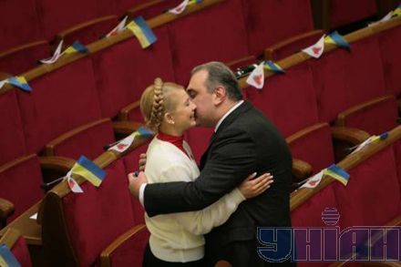 Депутати цілувалися, реготали, плювалися (фоторепортаж)