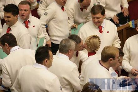 Депутати цілувалися, реготали, плювалися (фоторепортаж)