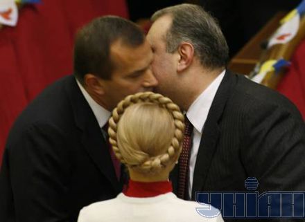 Депутати цілувалися, реготали, плювалися (фоторепортаж)