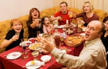 Росіян попросили "не перепивати та не нажиратися" на Новий рік